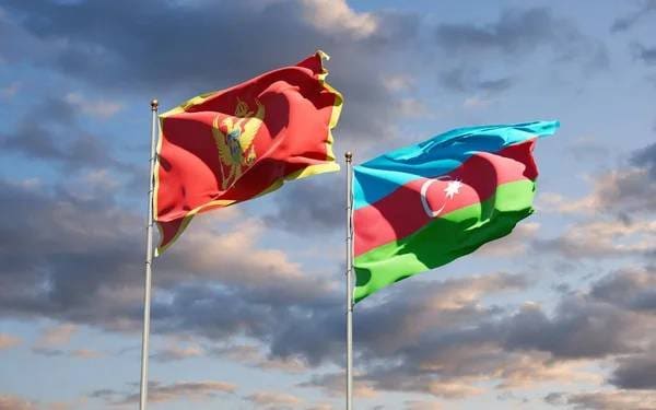 Bakıdan Monteneqroya uçuşlar müzakirə edilib