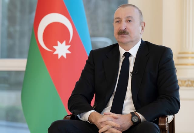  İlham Əliyev: Həm Azərbaycanda, həm də Ukraynada hərbi sənaye kompleksi inkişaf edir