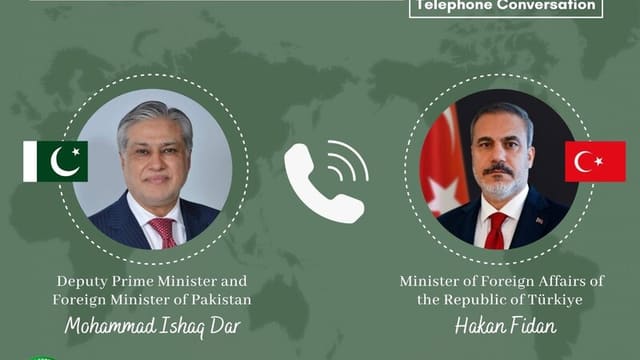 Pakistan və Türkiyə XİN rəhbərləri regional təhlükəsizlik məsələlərini müzakirə ediblər