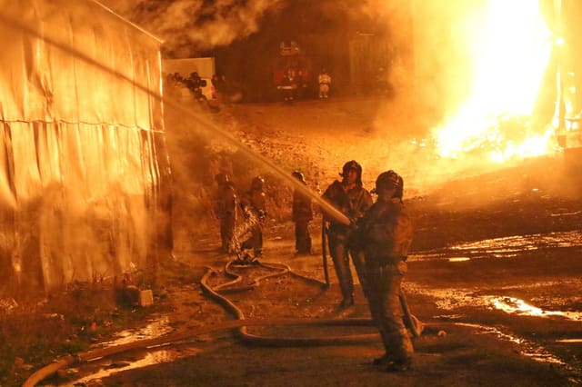 İranda zavod yanıb