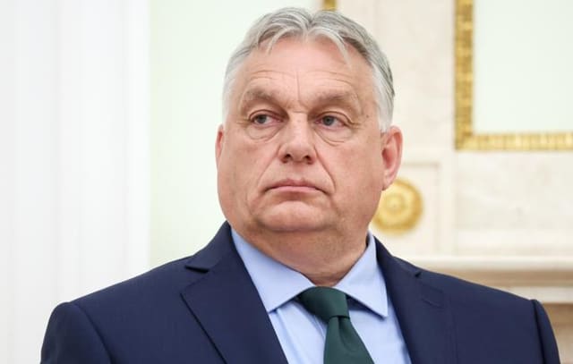 Orban Macarıstan parlamentindəki vəzifəsindən istefa verib