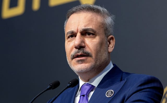 Hakan Fidan İran və Pakistan XİN başçıları ilə regional məsələləri müzakirə edib