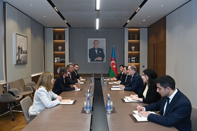 Ceyhun Bayramov Beynəlxalq Qırmızı Xaç Komitəsinin prezidenti ilə danışıqlar aparıb