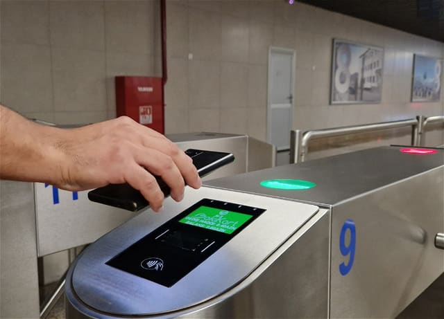 İctimai nəqliyyatda NFC ödənişləri niyə gecikmə ilə tutulur? - AÇIQLAMA