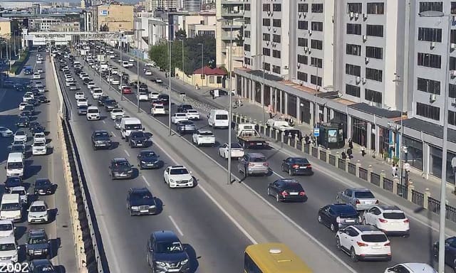 Bir sıra yollarda tıxac müşahidə olunur - SİYAHI