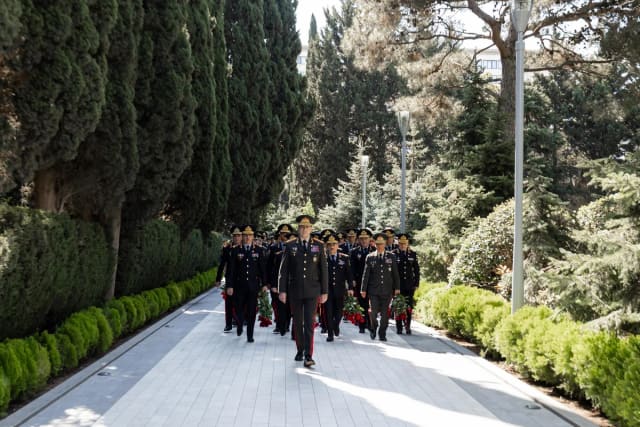 DİN-in şəxsi heyəti Ulu Öndər Heydər Əliyevin məzarını ziyarət edib