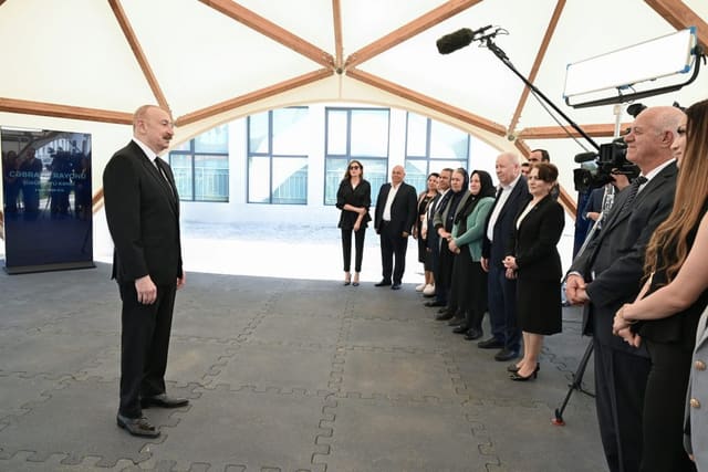 Prezident və birinci xanım Şükürbəyli kəndinə köçən sakinlərlə görüşüblər - YENİLƏNİB