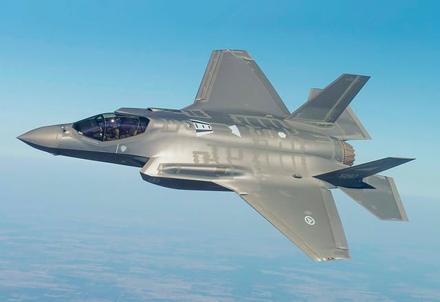 ABŞ-yə məxsus F-35 qırıcısı havada fövqəladə vəziyyət siqnalı verib