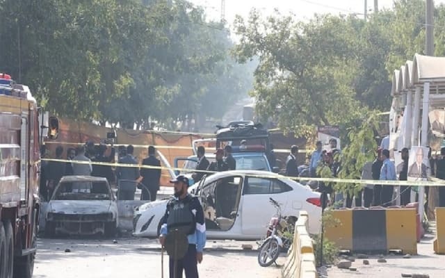Pakistanda polis məntəqəsinin yaxınlığında baş verən partlayış nəticəsində 15 nəfər həlak olub 