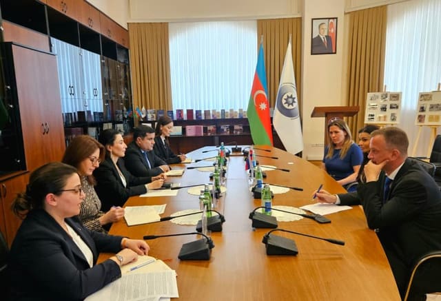 Ombudsman Slovakiya Milli Şurasının üzvlərini qəbul edib