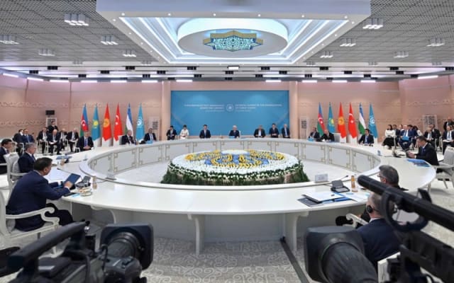 Qazaxıstan türkdilli dövlətlərin vətəndaşlarının təhsili üçün xüsusi qrantlar ayırmağa hazır olduğunu bildirib