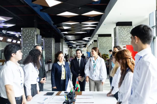 WUF13-ün iştirakçıları “ASAN xidmət”də olublar