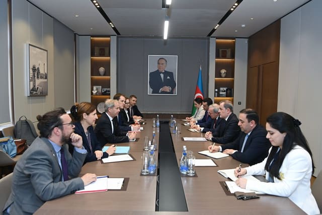 Ceyhun Bayramov Aİ rəsmisi ilə Ermənistanla normallaşmanı müzakirə edib