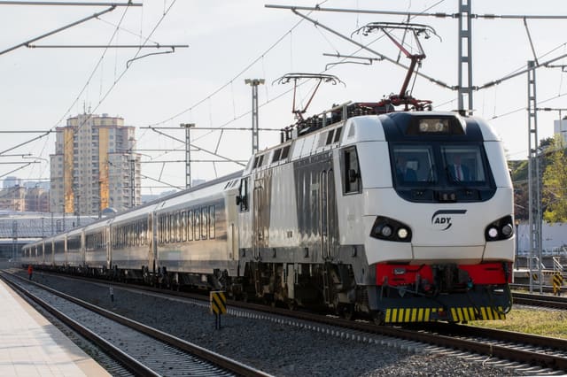 Bakı–Tbilisi–Bakı marşrutunda siniflər üzrə gediş haqqı açıqlanıb