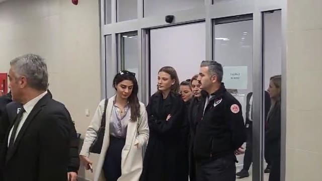Serenay Sarıkaya narkotik istintaqı çərçivəsində saxlanılıb