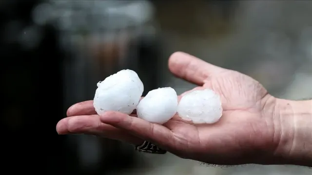 Bakıya diametri 4 mm olan dolu düşüb - FAKTİKİ HAVA 