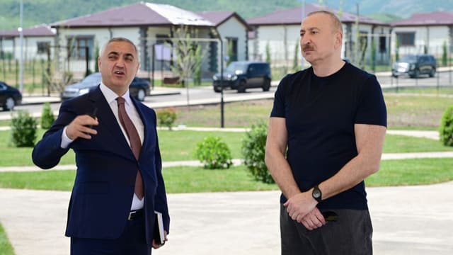 Prezident İlham Əliyev Xocalıda hərbi qulluqçular üçün nəzərdə tutulan fərdi evlərdə yaradılmış şəraitlə tanış olub