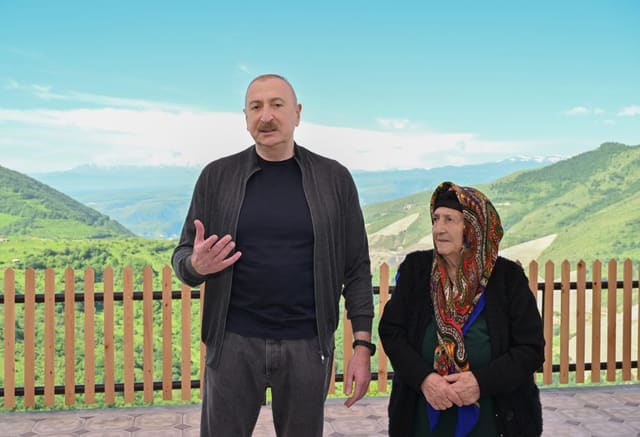 Azərbaycan Prezidenti: Müstəqillik Günü hər birimiz üçün çox əzizdir