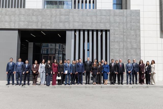 DİN rəhbəri vəzifəyə yeni təyin olunmuş hakimlərlə görüşüb