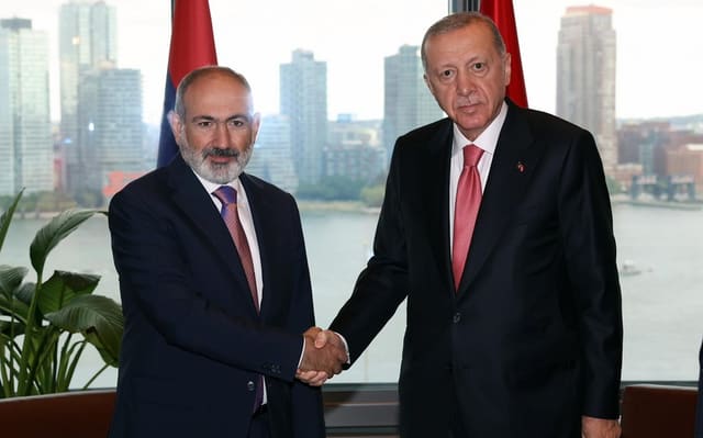 Ərdoğan Paşinyanla telefon danışığı aparıb