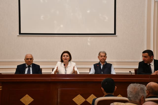 Geologiya İnstitutunda yeni təyinat kollektivə təqdim edilib