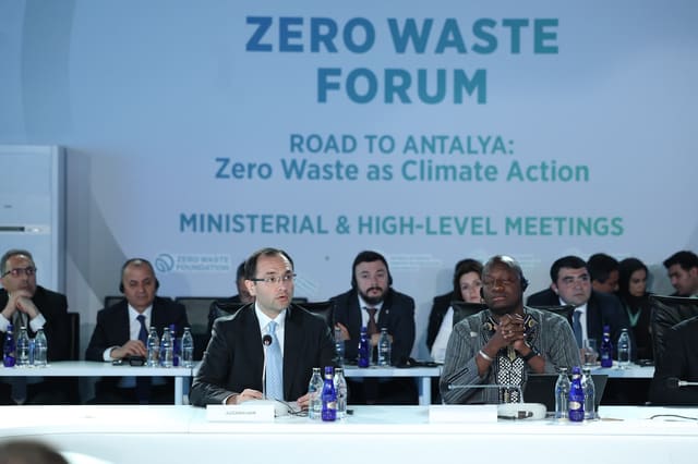 Məcnun Məmmədov İstanbulda “Sıfır Tullantı Forumu 2026” toplantısında çıxış edib 