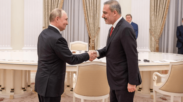 Vladimir Putin Hakan Fidanı qəbul edib