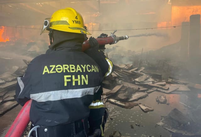 Neft Emalı Zavodunda yanğın söndürülüb - YENİLƏNİB