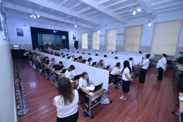Təhsilverənlərin sertifikatlaşdırılması prosesinin test imtahanı mərhələsinin ikinci günü yekunlaşıb