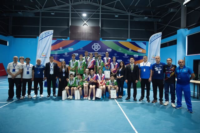Məktəblilərin Respublika İdman Olimpiadasında badminton yarışlarına yekun vurulub