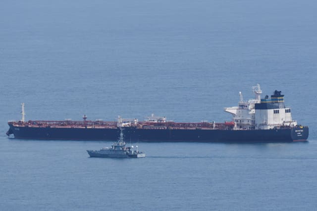 "The Daily Telegraph": Britaniya "Smyrtos" tankerindəki neftin satışı imkanlarını araşdırır