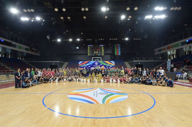 Nazir Məktəblilərin Respublika İdman Olimpiadası çərçivəsində basketbol yarışlarını izləyib