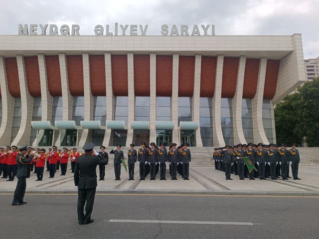 Bakıda Silahlı Qüvvələr Günündə hərbçilərin yürüşü keçirilib - YENİLƏNİB