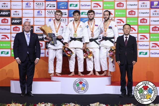Rəşad Nəbiyev Əhməd Yusifovu bürünc medal münasibətilə təbrik edib
