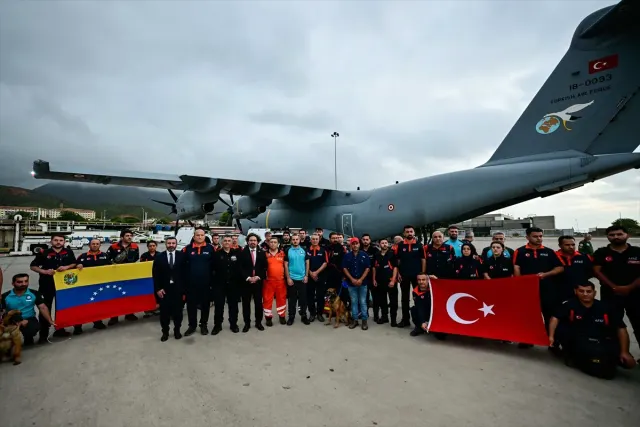 Türkiyə Venesuelaya xilasedici qrup göndərib