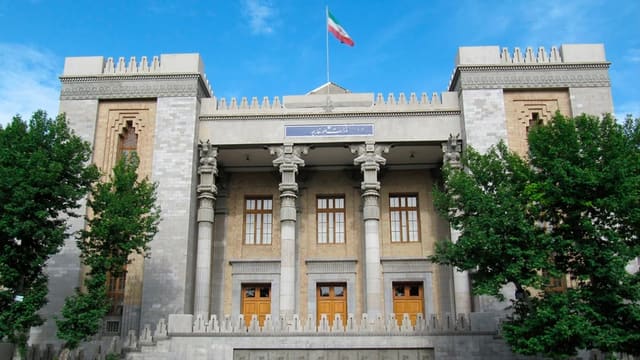 İran XİN: ABŞ-nin endirdiyi hava zərbələri atəşkəs razılaşmasını qüvvədən salıb