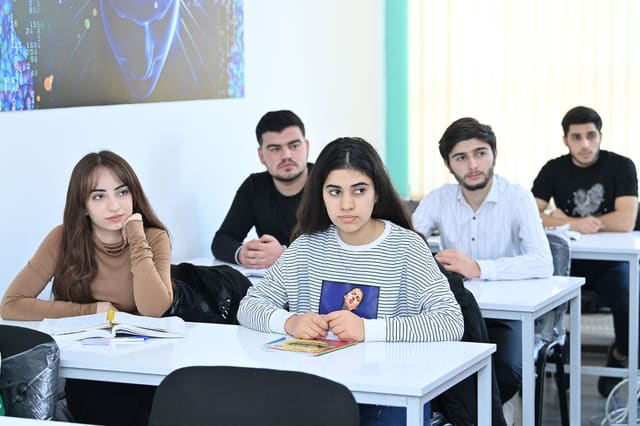 Tələbələrin yerdəyişməsi üzrə sənəd qəbuluna başlanılır