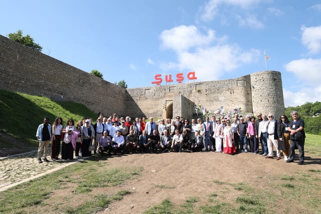 “Türk Dünyası Həftəsi”nin iştirakçıları Şuşanın tarixi-mədəni irsi ilə tanış olublar