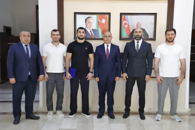 UFC-də qələbə qazanan Fərman Həsənov Naxçıvanda mükafatlandırılıb