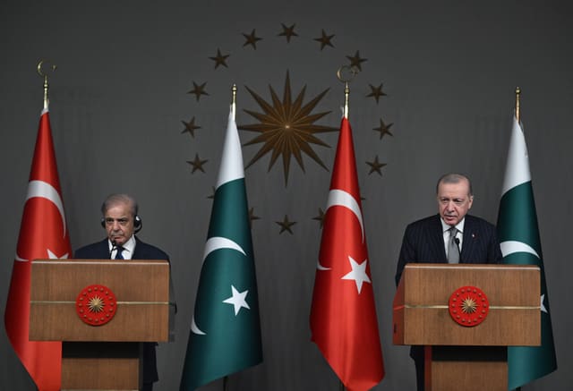 Ərdoğan: Türkiyə sülh və sabitliyin möhkəmləndirilməsi üçün Pakistanla həmrəydir
