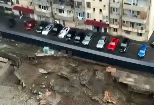Tbilisinin mərkəzində torpaq sürüşməsi baş verib
