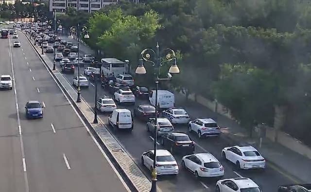Bakıda hazırda sıxlıq müşahidə olunan yollar açıqlanıb 