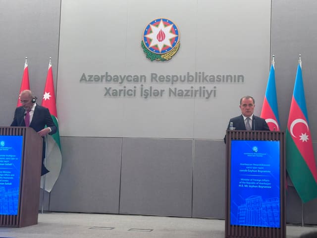Ceyhun Bayramov iordaniyalı həmkarını Ermənistanla normallaşma prosesi barədə məlumatlandırıb