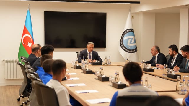 Rəşad Nəbiyev Avropa çempionatında tarixi uğur qazanan cüdoçularla görüşüb
