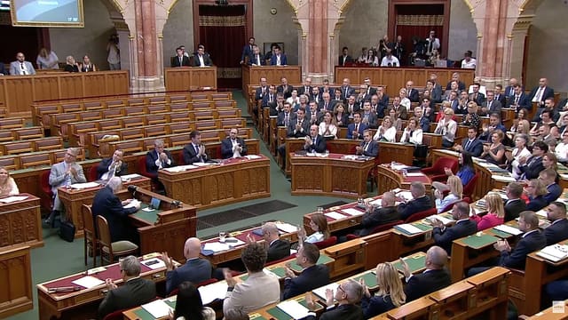 Macarıstan parlamenti prezidentin vəzifədən uzaqlaşdırılmasına dair konstitusiya dəyişikliyini qəbul edib