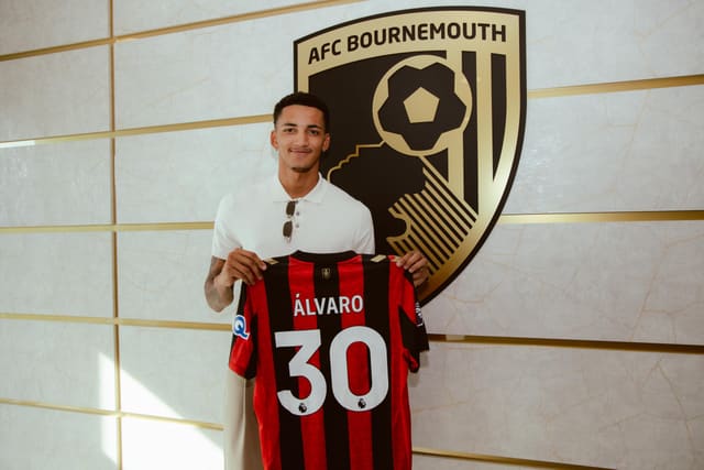 "Bornmut" uruqvaylı hücumçu Alvaro Rodriqesi transfer edib