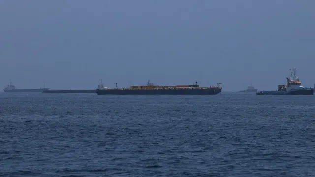 ABŞ hərbçiləri İran limanlarına doğru gedən iki gəmini geri qaytarıb