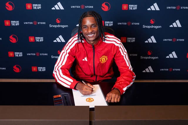 "Mançester Yunayted" "Tottenhem"in gənc hücumçusu Taynen Tompsonu transfer edib
