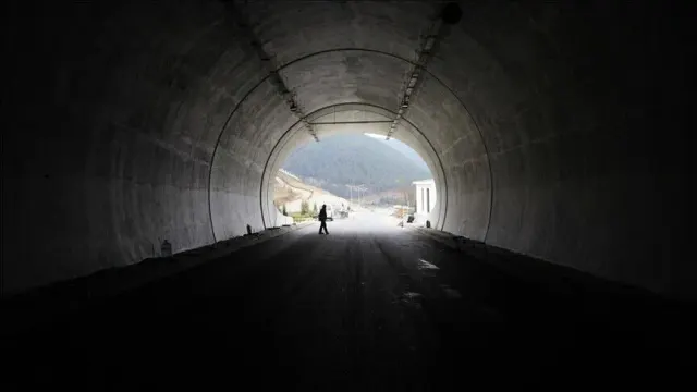 Hindistanda tunel çökməsi nəticəsində 9 işçi həlak olub