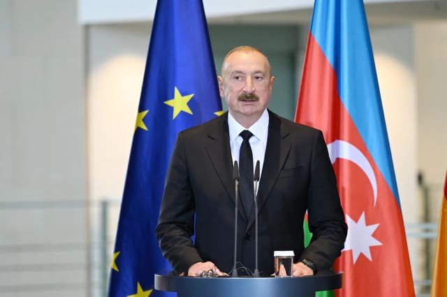 Prezident Bakıda Almaniya və Rusiya nümayəndələri arasında gizli görüşün keçirilməsi iddialarından danışıb